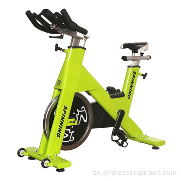 Gymgrön färg inomhus snurrande cykelövningsmaskin